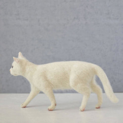 羊毛フェルト で作った白猫 4枚目の画像