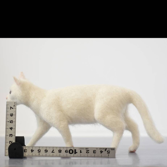 羊毛フェルト で作った白猫 6枚目の画像