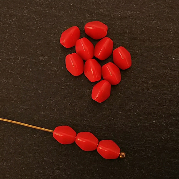 赤い実はじけた　チェコビーズ　5mm 12個 4枚目の画像