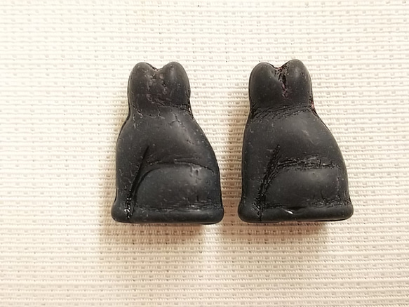 ねこ、猫背～ブラックマット～　チェコビーズ　14X20mm　2個 2枚目の画像