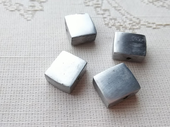 銀色レクタングル　インドビーズ　12X14mm 4個 2枚目の画像