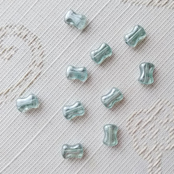 ぎゅっと握った小さな手　チェコビーズ　8X6mm 10個 4枚目の画像