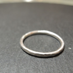 1.6㎜幅のぷくっとシルバーリング（槌目マット仕上げ） 1枚目の画像
