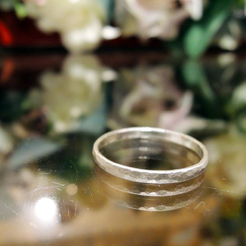 1.8mm幅の極薄シルバーリング（マット槌目仕上げ） 指輪・リング ray