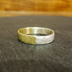 4.5ｍｍ幅の真鍮とシルバーの槌目ハーフリング（槌目マット仕上げ） 2枚目の画像