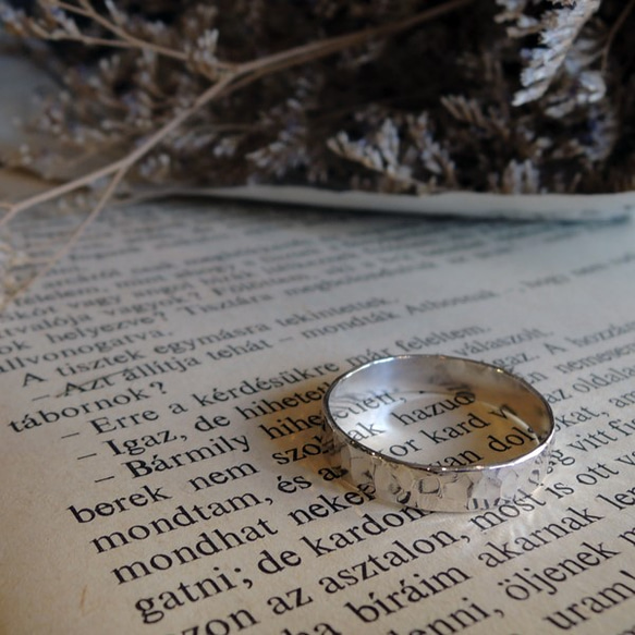 極薄シルバーリング（4.5mm幅槌目光沢仕上げ） 指輪・リング ray