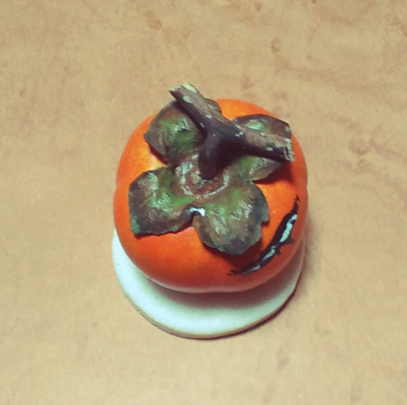 木製手彫りマグネット次郎柿#1 1枚目の画像