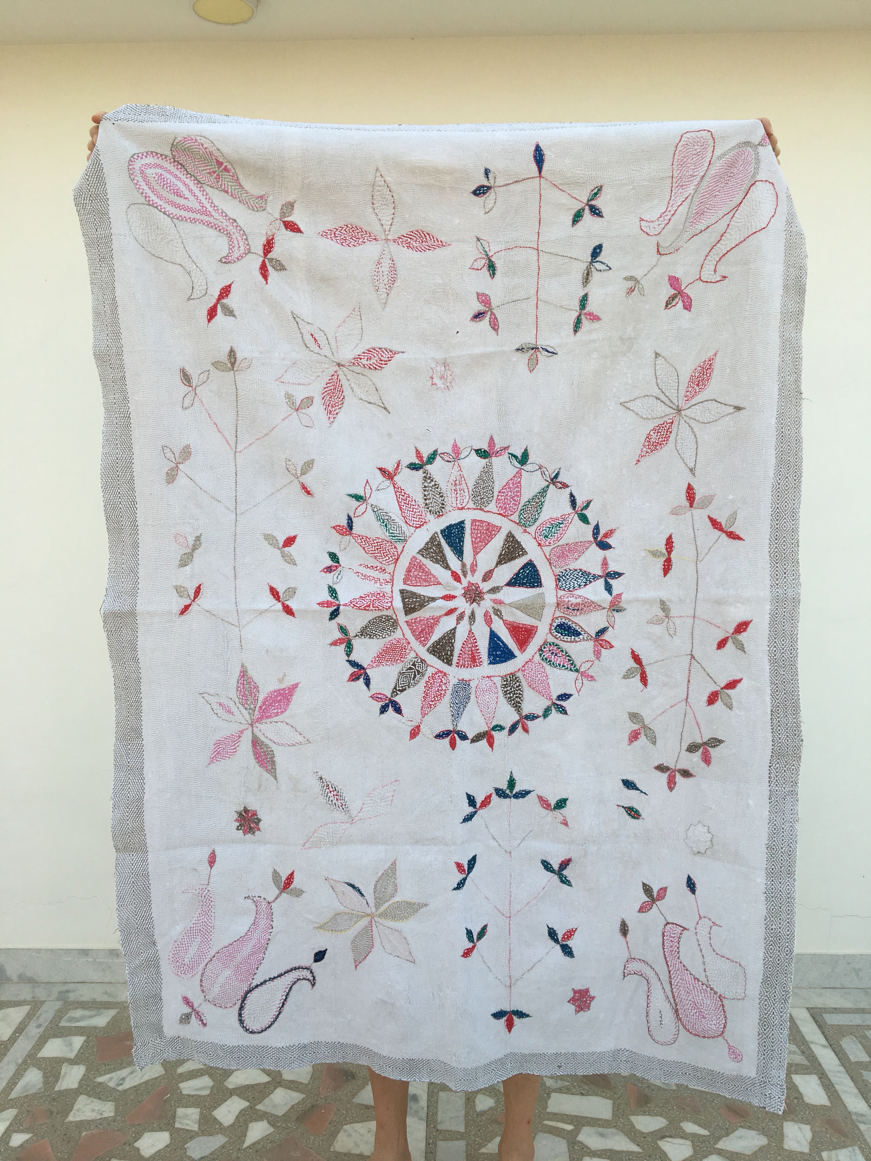 【SALE】明るい刺繍と陽だまりカラーのヴィンテージカンタキルト