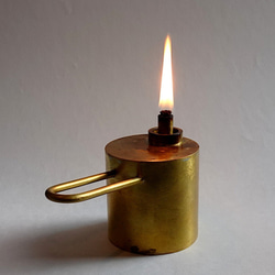 小さなとってが付いた真鍮のオイルランプ キャンドル・キャンドル