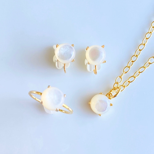 専用【C】水晶とラピスラズリ マザーオブパールの一粒ピアス 【公式通販】