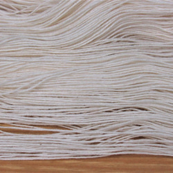 綿糸　20/3　かせ　きなり　約300ｇ（１かせ約100ｇ×3かせ）　 2枚目の画像