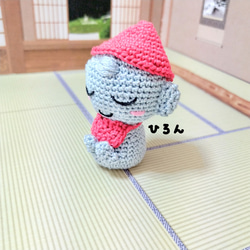 受注生産※❰赤い三角帽子と前掛けのお地蔵ｼｬﾝ❱です♪ あみぐるみ