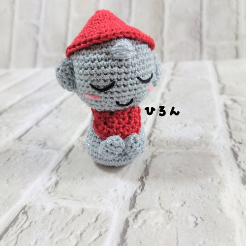 受注生産※❰赤い三角帽子と前掛けのお地蔵ｼｬﾝ❱です♪ あみぐるみ