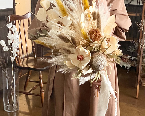 パームフラワーとバンクシアのブーケ ブーケ howdy flower 通販