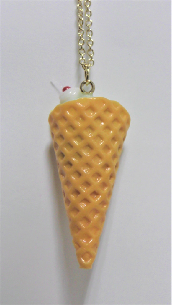 アイスクリームのペンダント　樹脂粘土スイーツアクセサリー 3枚目の画像