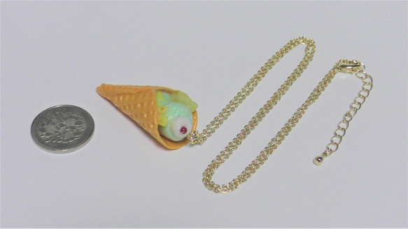 アイスクリームのペンダント　樹脂粘土スイーツアクセサリー 4枚目の画像