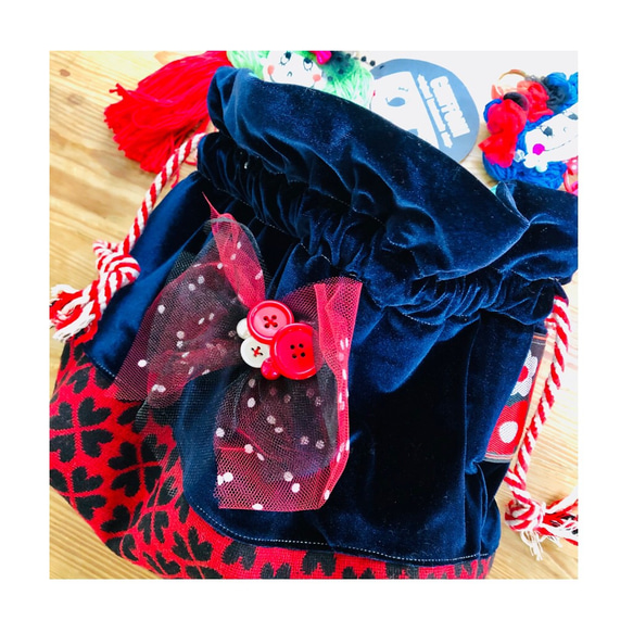 【CHIFFOMI】秋の福袋♡お洒落なベロア素材の巾着ポーチ＆グリーン＆ブルーの女の子チャーム3点セット 3枚目の画像