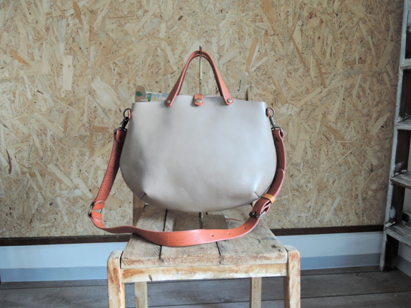 【ORZO】《Belt Set》Leather Tote Shoulder 2wayBAG(S) Grey x Camel OR 第2張的照片