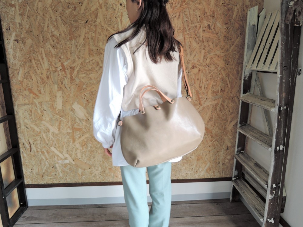 【ORZOオリジナルカラー】ぷっくり可愛いA4対応シェル型2wayトートバッグ(M) グレージュ【OR314】