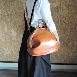 上品コーデはコレで安心！ 日本/姫路レザー】≪ベルト付≫ヌメ革丸型2way ボストンバッグ(M リュック・バックパック