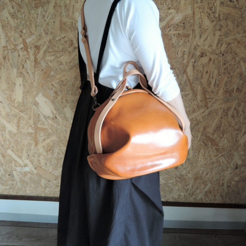 日本/姫路レザー】≪ベルト付≫ヌメ革丸型2way ボストンバッグ(M