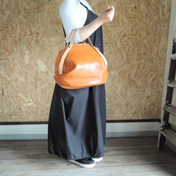 [ORZO]「福袋」神戶鞣革圓形波士頓包配腰帶駝色 x 米色 OR331M 第8張的照片