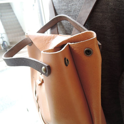 神戸ORZO　 皮革後背包 可放A4 米色 OR315 第7張的照片
