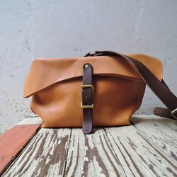 【日本/姫路レザー】レザーバッグ ショルダーBAG メッセンジャー(S) ベージュ OR320 2枚目の画像