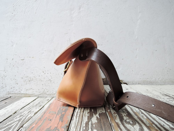 【日本/姫路レザー】レザーバッグ ショルダーBAG メッセンジャー(S) ベージュ OR320 3枚目の画像