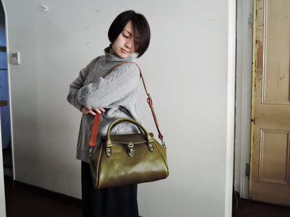 [ORZO]「福袋」神戶櫪木皮革帶腰帶 2way 波士頓包(S) 卡其色 OR513s 第1張的照片