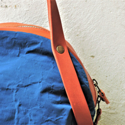 “免費送貨”神戶ORZO尼龍x Nume皮革波士頓手袋S藍色x駱駝OR331sp S 第2張的照片