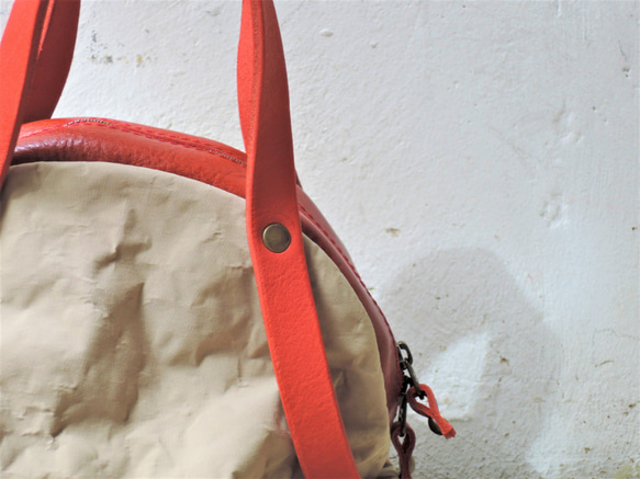 “免費送貨”神戶ORZO尼龍x Nume皮革波士頓手袋S米色x紅色OR331sp S 第2張的照片