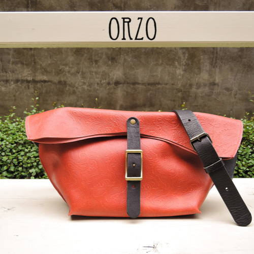ORZO】神戸 型押しレザー ショルダーBAG メッセンジャーS ペイズリー 