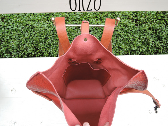 【ORZO】神戸 型押しレザー BAG リュック ペイズリー レッド A4対応 OR520pL 5枚目の画像