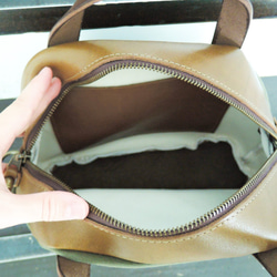 [ORZO] 帶腰帶的“幸運袋”神戶鞣製皮革 x 8 號帆布 2way 迷你波士頓單肩包卡其色 524c 第5張的照片