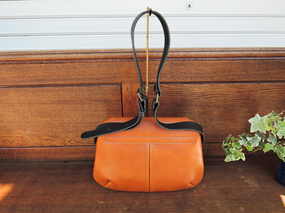 [ORZO] Kobe Tanned Leather Leather Bag Shoulder BAG(S) 駝色 x 黑色 O 第3張的照片