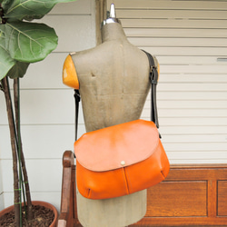 [ORZO] Kobe Tanned Leather Leather Bag Shoulder BAG(S) 駝色 x 黑色 O 第4張的照片