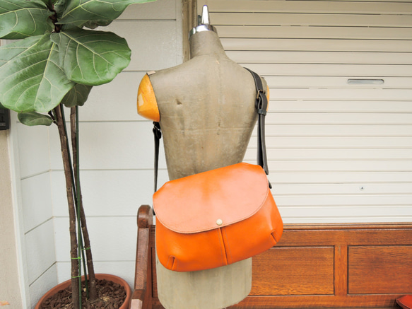 [ORZO] Kobe Tanned Leather Leather Bag Shoulder BAG(S) 駝色 x 黑色 O 第4張的照片