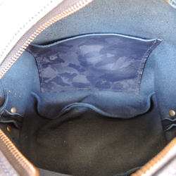 『福袋』Kobe ORZO 迷彩壓花皮革圓形 2way 束帶單肩包(S) 迷彩海軍藍 x 米色 531pS 第6張的照片
