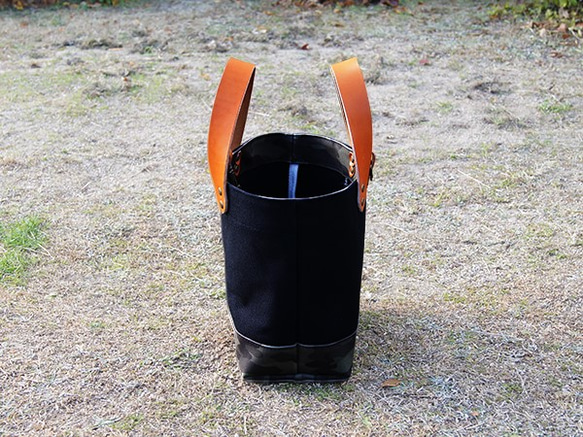 【再販】倉敷帆布のトートバッグ〜黒＋迷彩 4枚目の画像