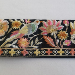 インド刺繍リボン 鳥 黒 パステル シルク 1枚目の画像