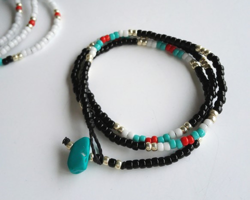 黒と透明のビーズブレスレット カレン族シルバー 漆黒のきらめき ブラックスピネル ビーズ