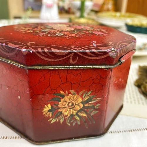 アンティーク イギリス 赤い八角形のバラ缶 その他素材 RUI Antiques