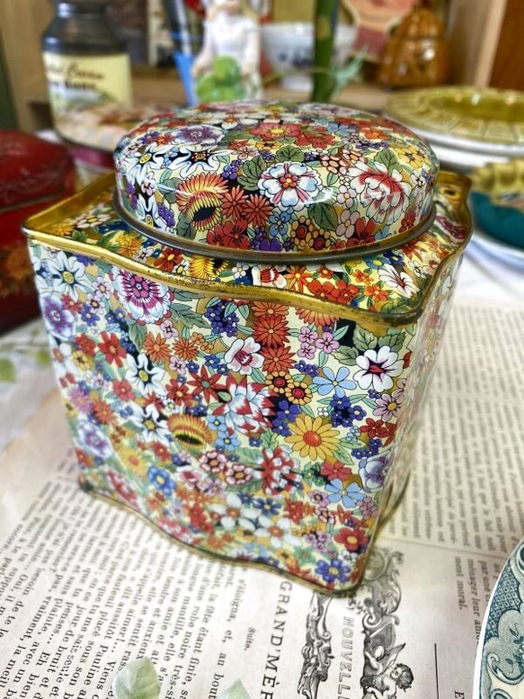 アンティーク イギリス 花柄シノワズリの紅茶缶 その他素材 RUI