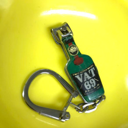 1960年頃　VAT69お酒の爪切り フレンチキーホルダー　ヴィンテージ 1枚目の画像