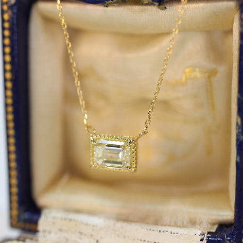 ライトイエローダイヤモンド 0.735ct SI-1 エメラルドカット 4本爪ミル 