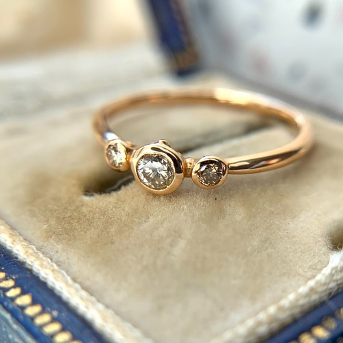 天然ブラウンダイヤモンド0.10ct/0.04ct 3Stoneフクリン×絞り