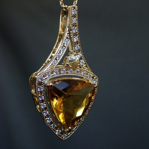 美品・イエローゴールド・アンティーク調デザイン・ペンダントトップ 一点物！完全手作り ゴールデンベリル4．30ctクラシック