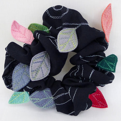 Scrunchy : Leaves (black) 第1張的照片