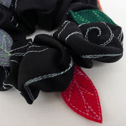 Scrunchy : Leaves (black) 第2張的照片